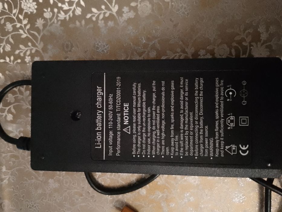 Зарядний пристрій для Li-ion batteries (Li-ion battery charger)