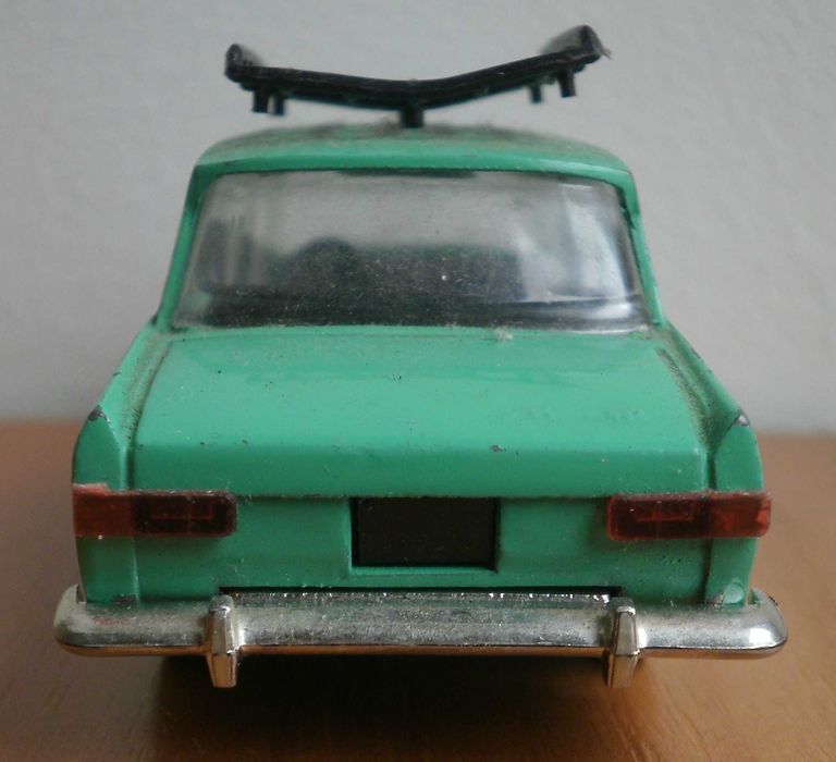 Машинка 1 : 43 Москвич 412