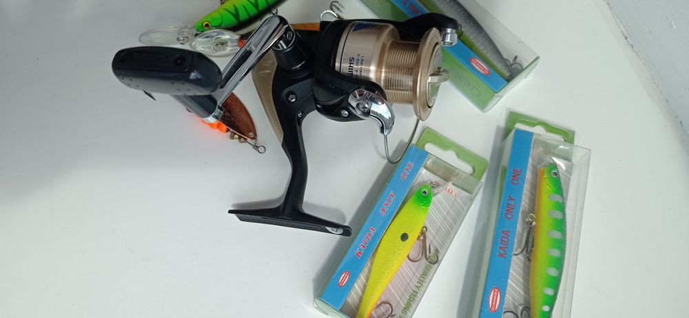 Набор Shimano AX 2500 FB, mepps aglia long 4,  воблеры