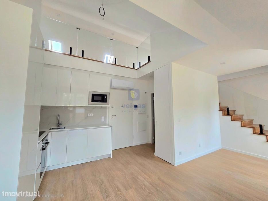 Apartamento T0 Duplex com varandas no empreendimento ANJOS 49