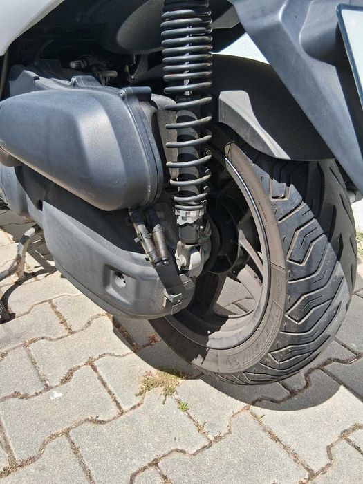Scooter Yamaha Xmax 125 de 2012 apenas 17.900km, moto protegida sempre em garagem! Monte Gordo,VRSA Vila Real de Santo António
