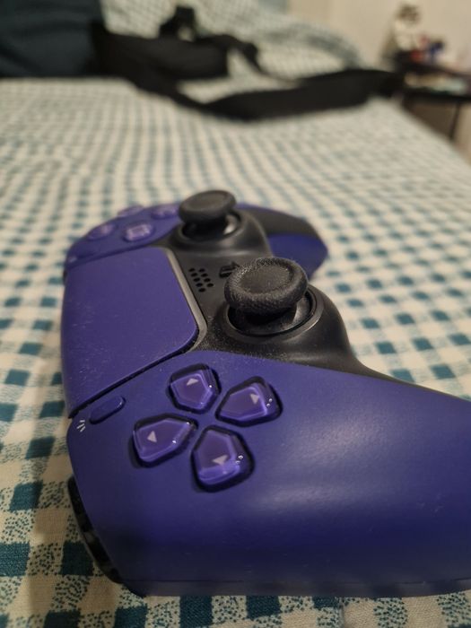 Vendo - Playstation 5 Slim 1TB Versão com leitor, mais um comando - Tudo ainda com dois anos de garantia - SEMI-NOVO