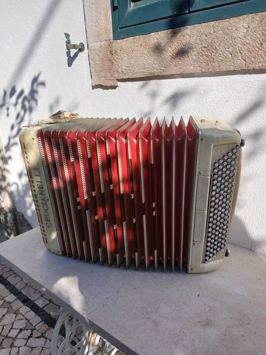 Acordeão Crucianelli, 3ª voz de 4 filas e 120 baixos