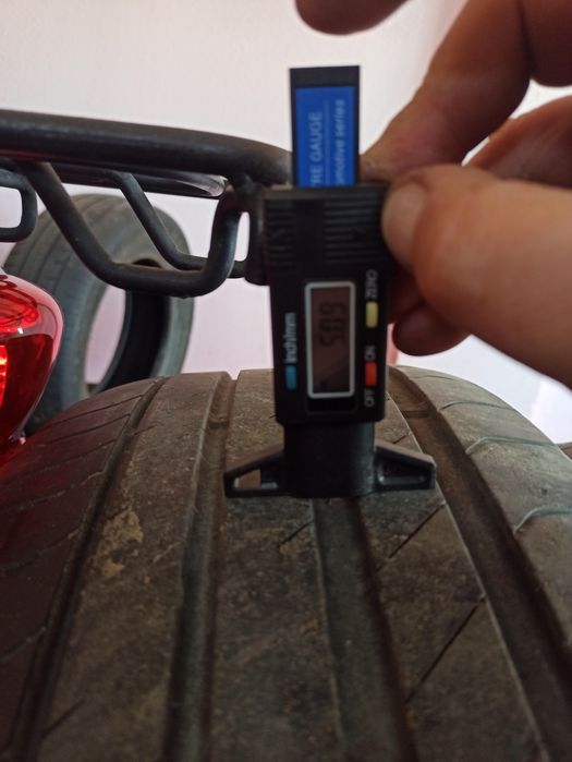 Шини 225 55  R 18