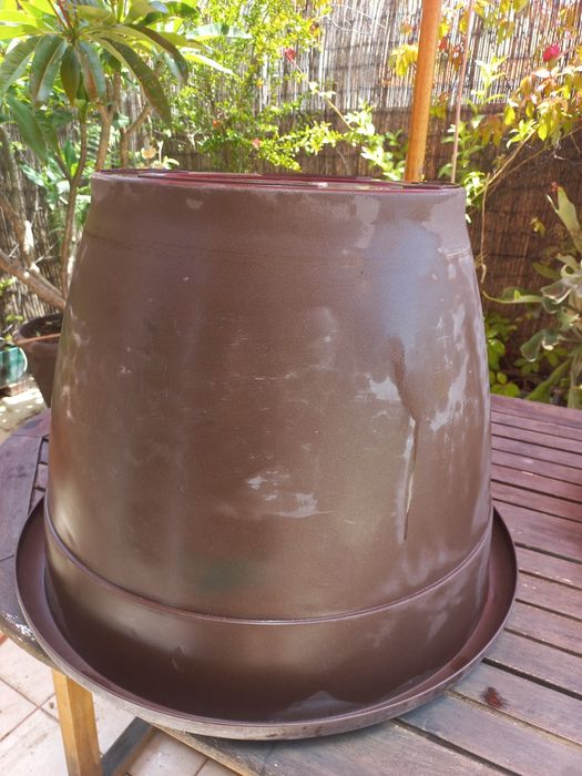 Vaso em material bastante resistente diâmetro 65cm