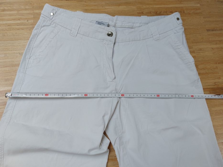 Lekkie białe spodnie rozm. 42