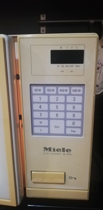 Microondas Miele  M 688