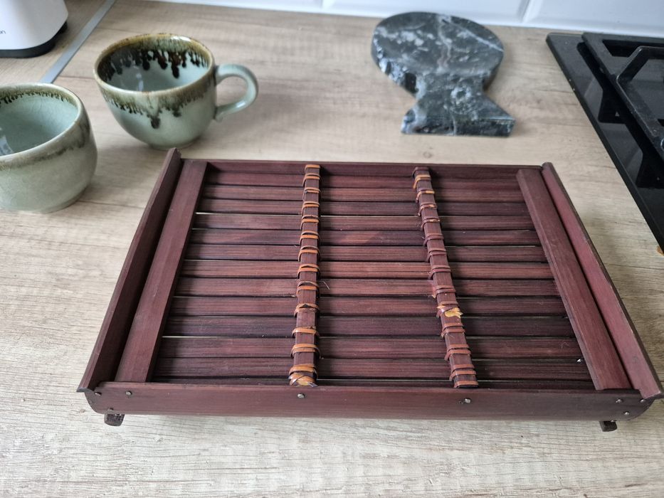 Zestaw ceramicznych filiżanek do herbaty