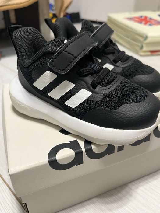 Дитячі кросівки adidas