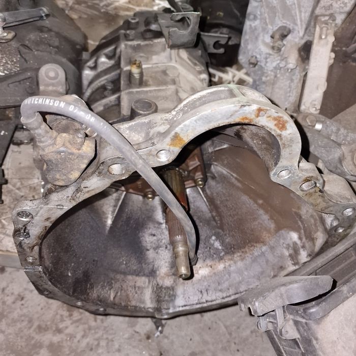 Caixa velocidades Nissan Vanette 2.3