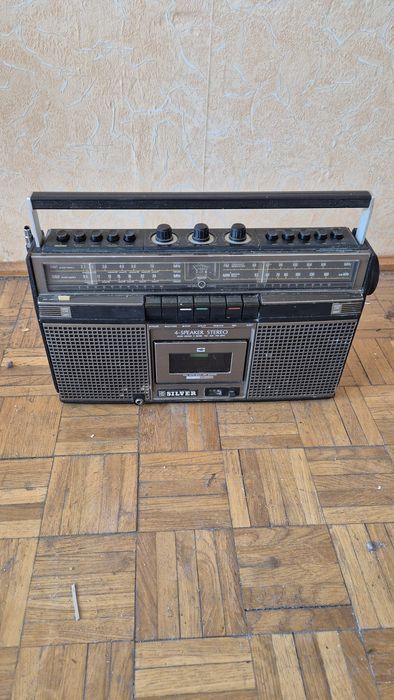 Zabytkowy radiomagnetofon Silver ST808 - nie wlacza sie