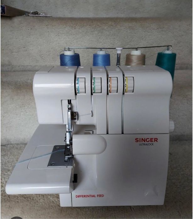 Máquina Costura Overlock SINGER