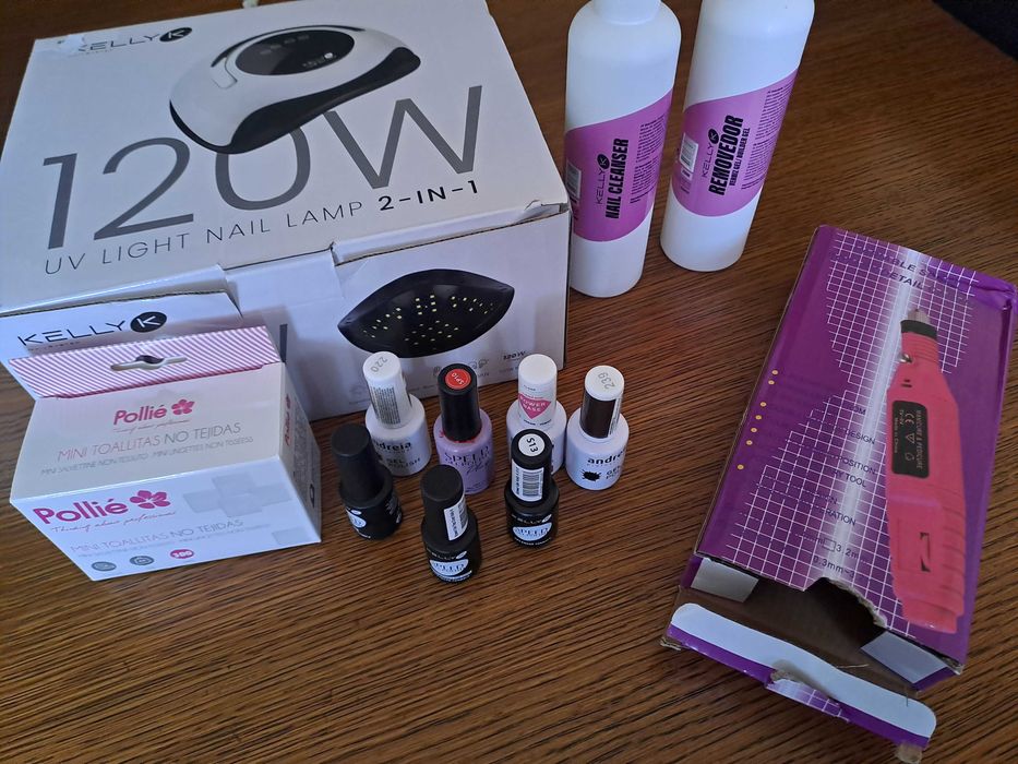Kit para fazer unhas em casa.