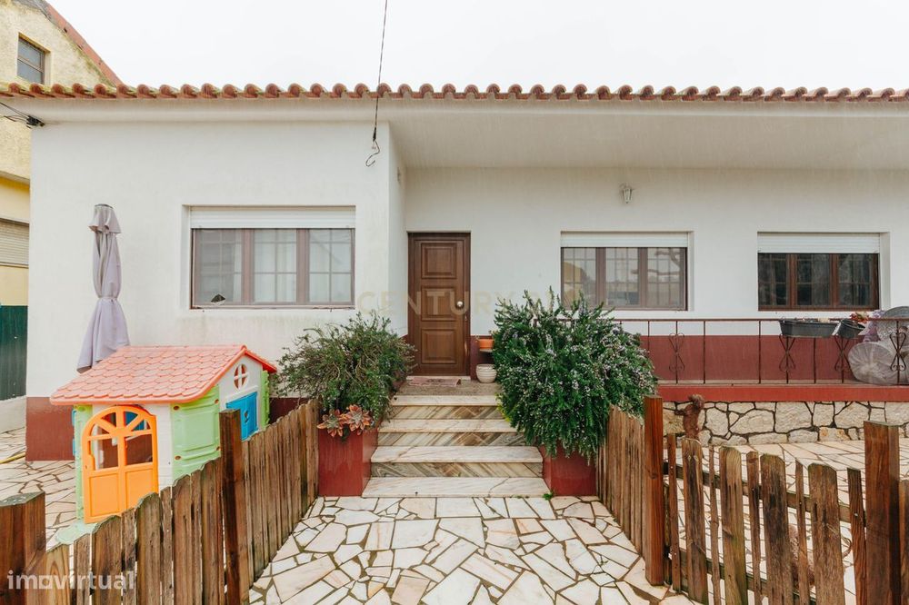 Moradia T3 com 600m² de Terreno | Excelente Potencial para Habitação o