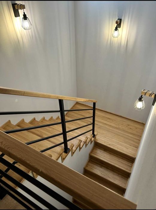 Schody drewniane na beton i na metalowej konstrukcji – kompleksowo