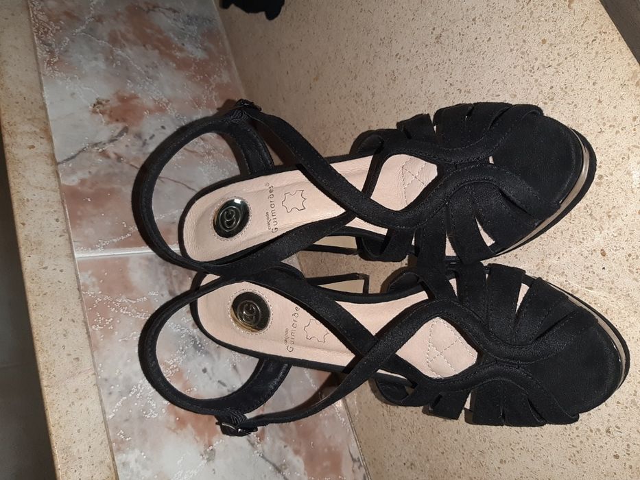 Sandalias novas aproveite