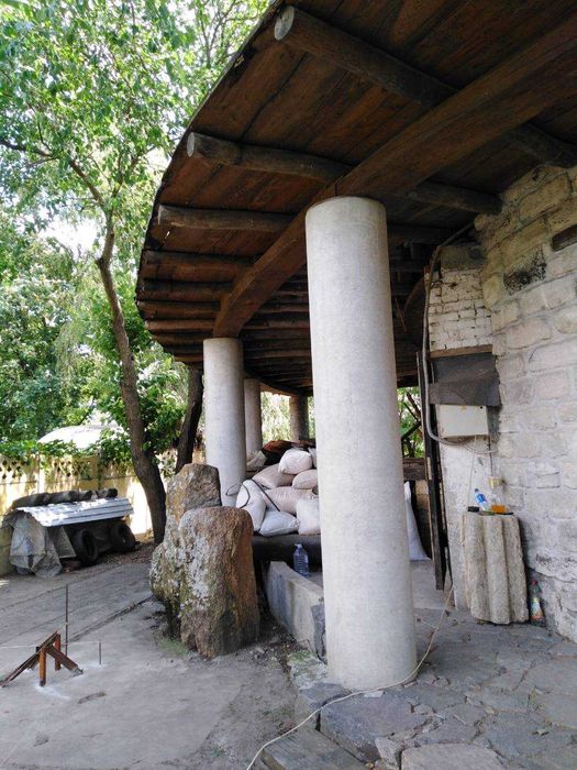 Незавершене будівництво.