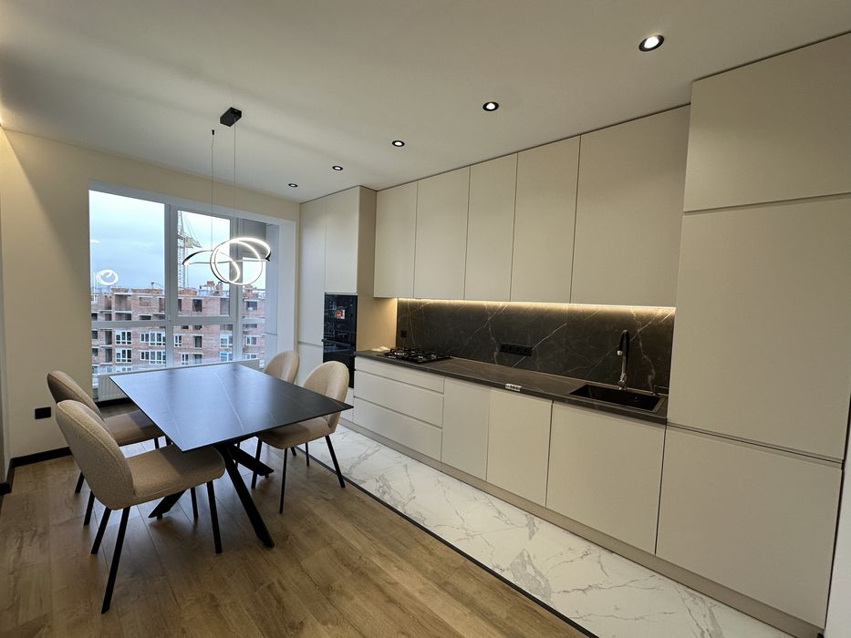 Продам 2 км за функціоналом 3 км з сучасним ремонтом ще ніхто не жив