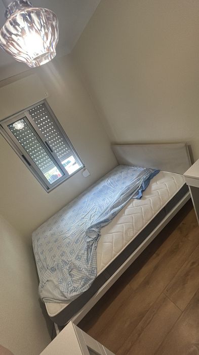 Cama casal IKEA com colchão