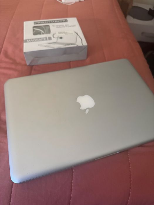 MacBook Pro 13” (Mid 2012) – i5 / 4GB RAM / 500GB  – Excelente estado