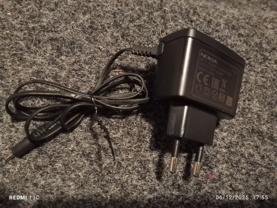 Carregador Nokia para telemóvel antigo