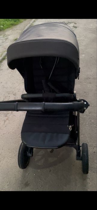 Прогулочна коляска