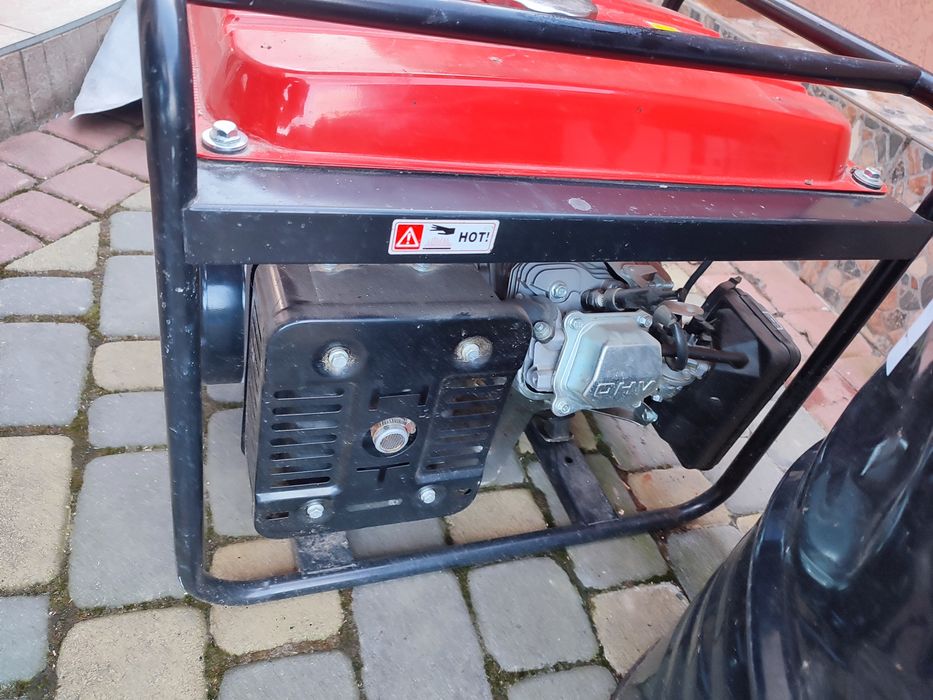 Генератор бензиновий HECHT GG 3000.