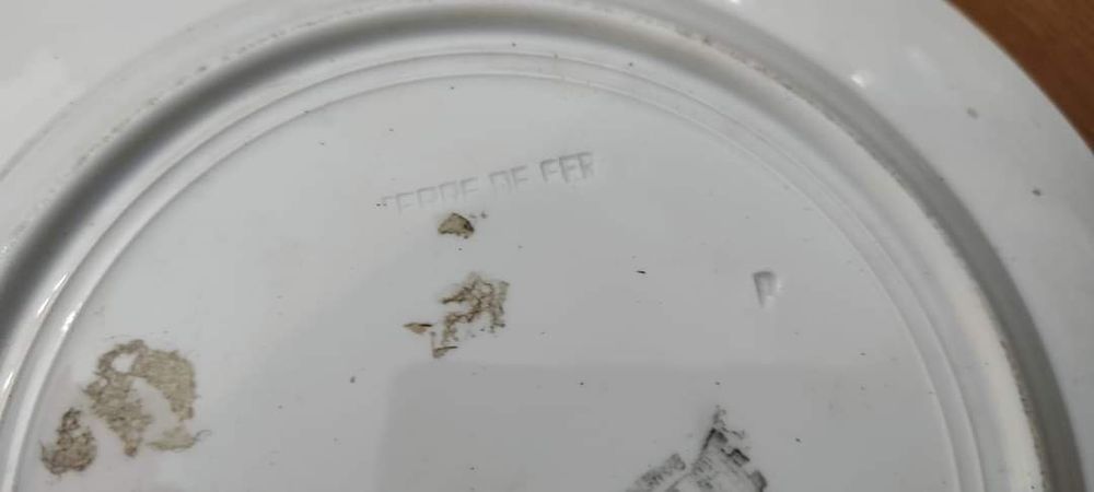Conjunto de pratos franceses, finais do século XIX, pintados à mão