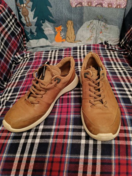 Продам жіночі кросівки Ecco