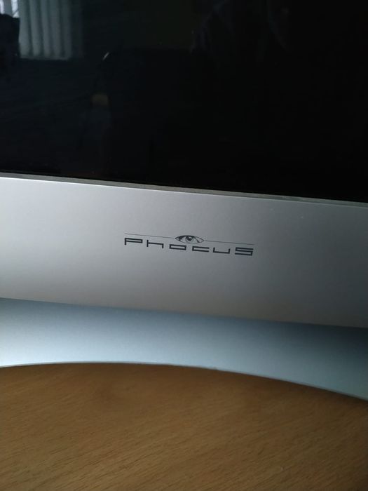 Телевізор Phocys 30 дюймів.