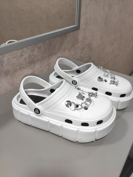 Кроксы женские с джибитсами