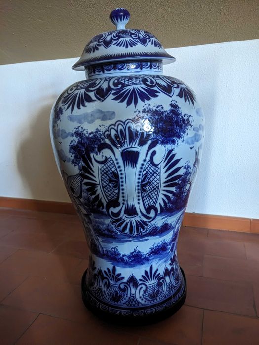 Grande jarrão, pote, urna de cerâmicaazul, louça de Alcobaça