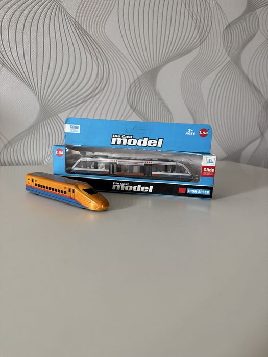 Металевий   поїзд