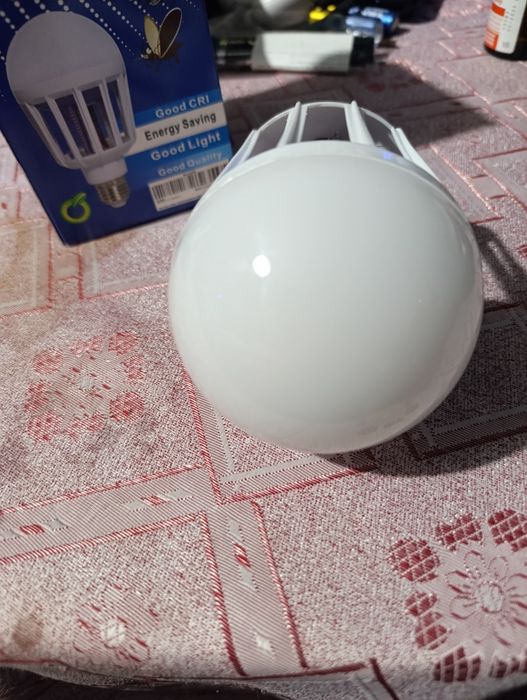 Żarówka owadobójcza z 3 trybami pracy, gwint E27, nowa.