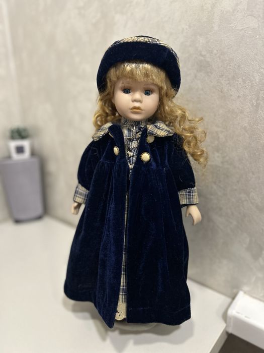 Фарфорова керамічна лялька Sisters