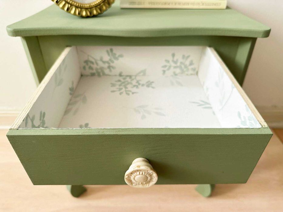 Mesa de cabeceira verde restaurada com envio gratuito ou em mão