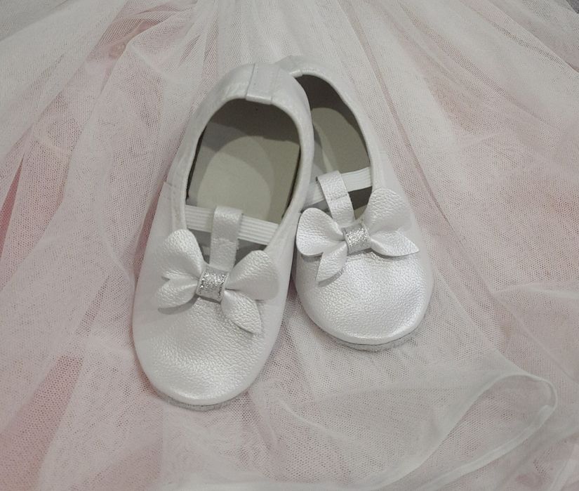 Чешки з перламутрової шкіри.