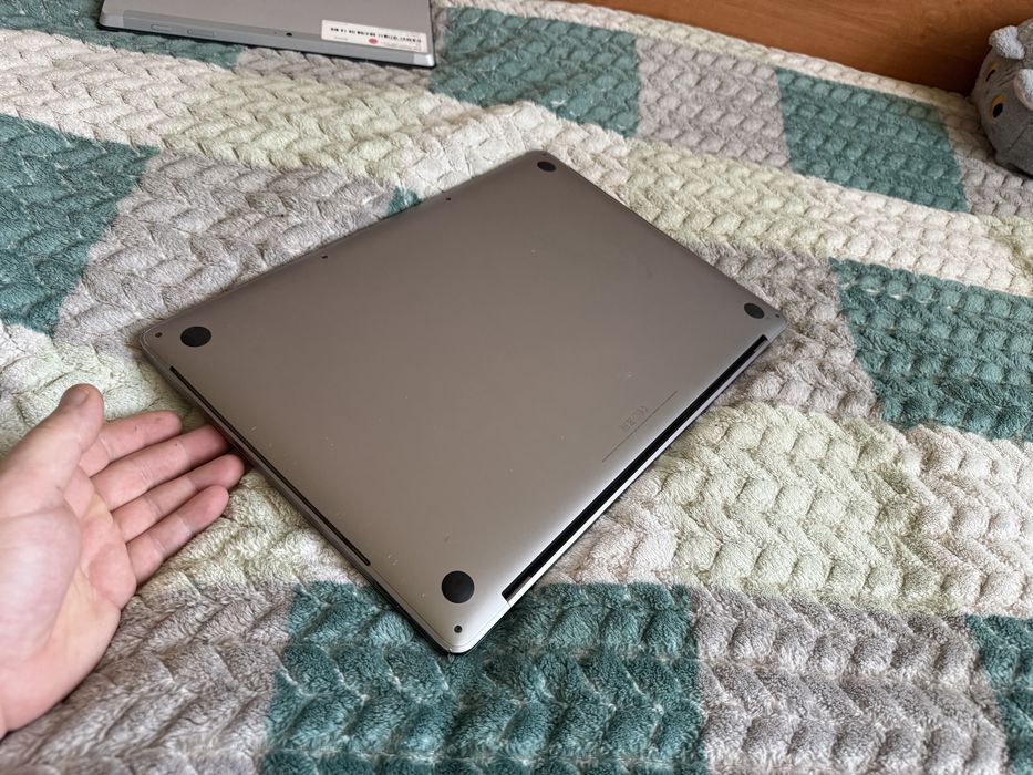 Macbook pro a1707 core i7 16/256 radeon pro450 2gb