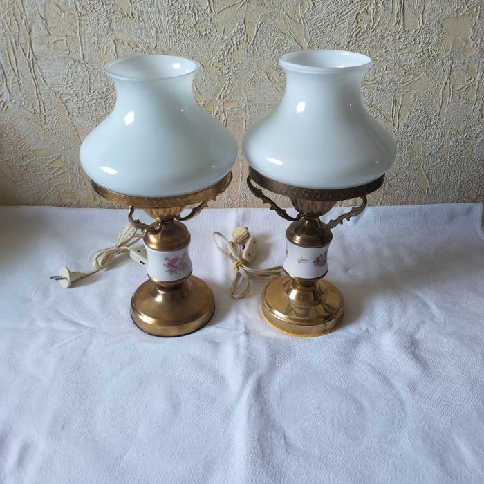 Лампа настільна, стельова, світильник прикроватний, підвісний, нічник.