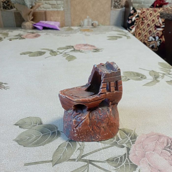 Продам домики ,замки и декорации для аквариума