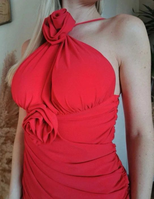 Czerwona sukienka z różą Loola