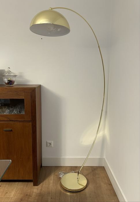 Candeeiro de Pé (Beliani) dourado curvo