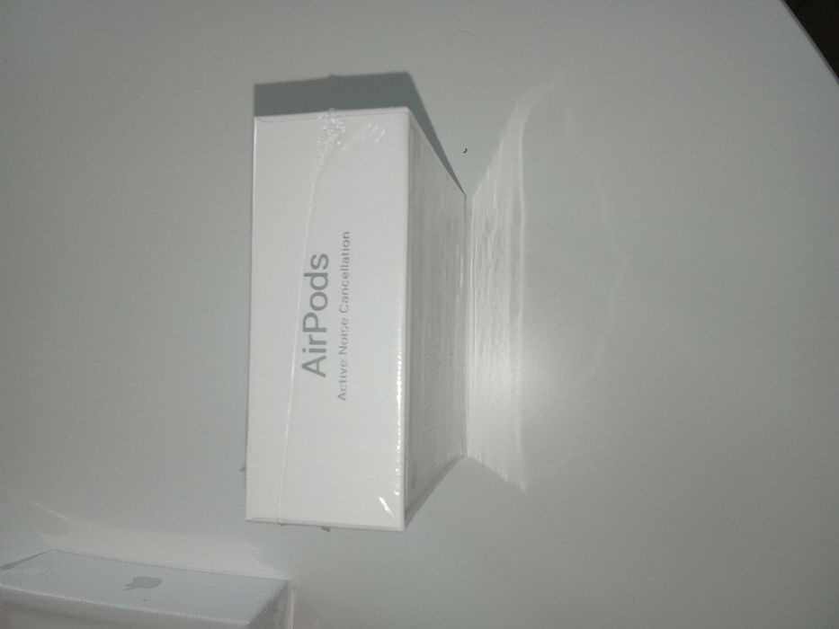 Airpods 4 cancelamento ruído