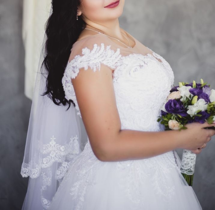 Продам весільну сукню