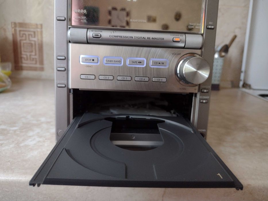 Муз центр PANASONIC SA-PM28  на один лоток. Видео