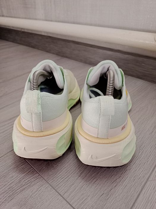 Кросівки Nike  Invincible Run 3