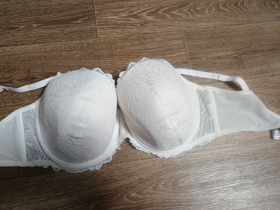 Бюстгальтер большого размера на большую грудь
