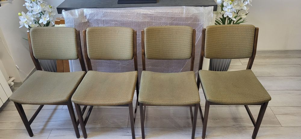 Krzesła tapicerowane PRL