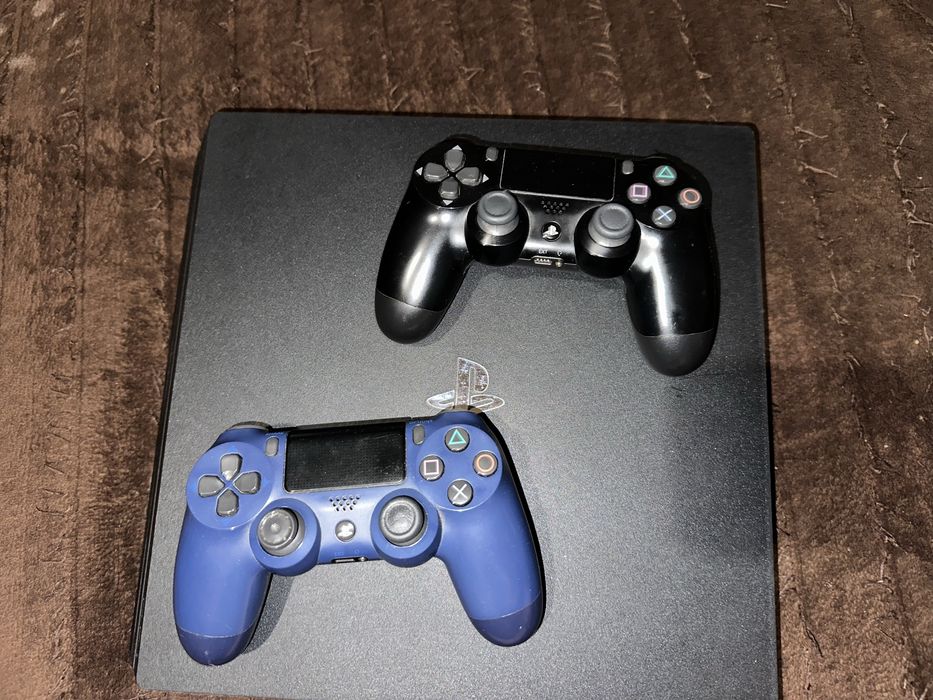 Продам PS 4 PRO 1000tr