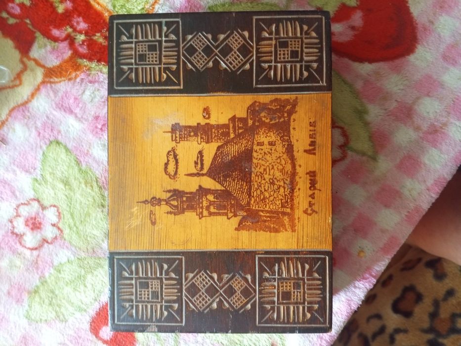 Продам антикварну шкатулку "Старий Львів"